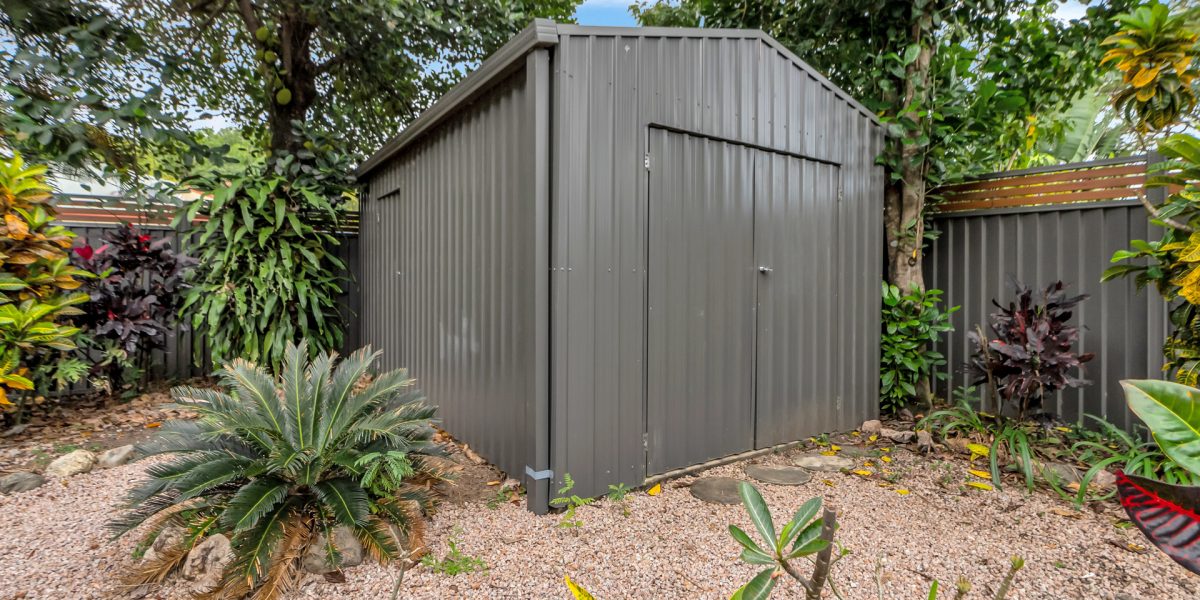 21 Maple Street, Holloways Beach, QLD 4878 AUS