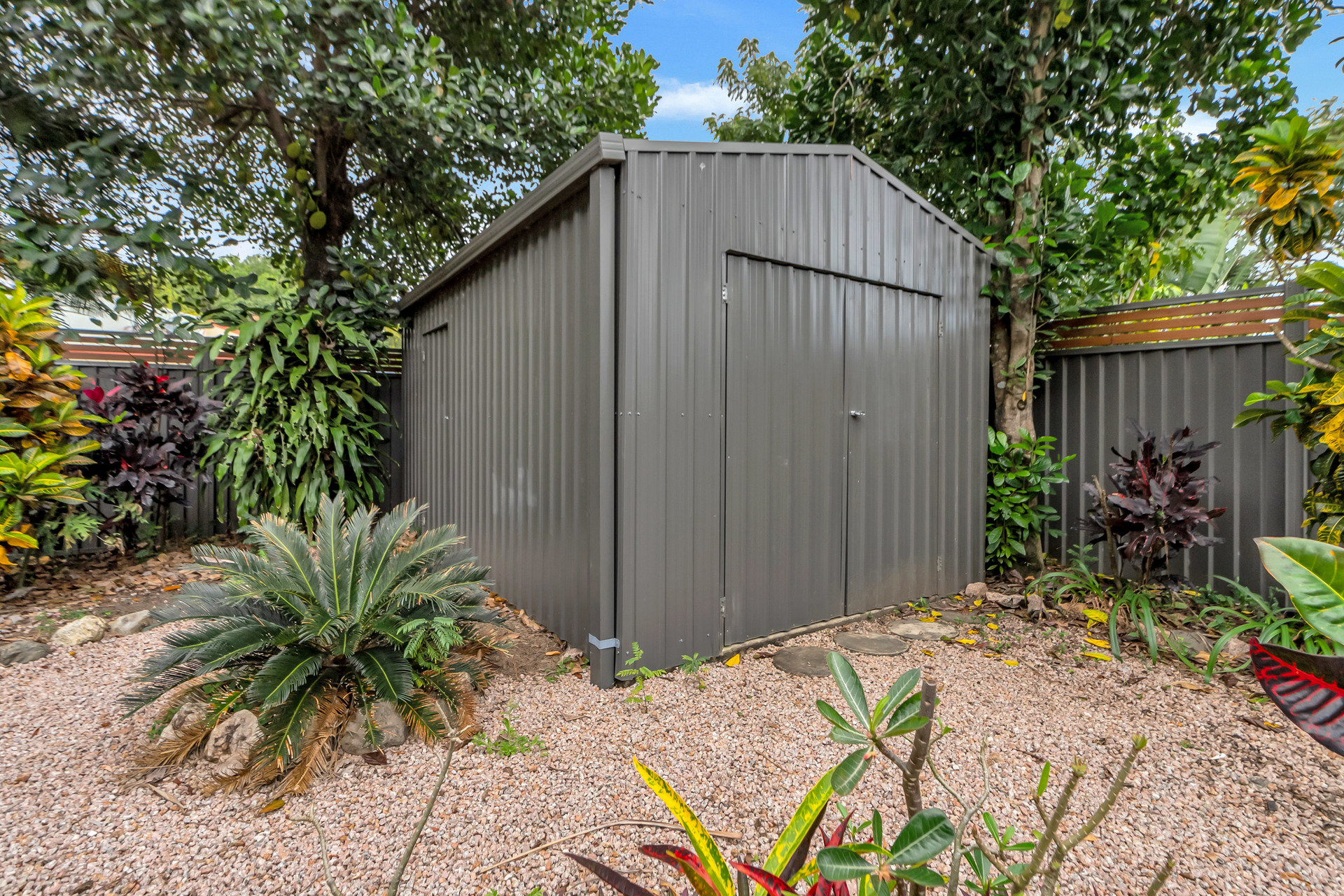 21 Maple Street, Holloways Beach, QLD 4878 AUS