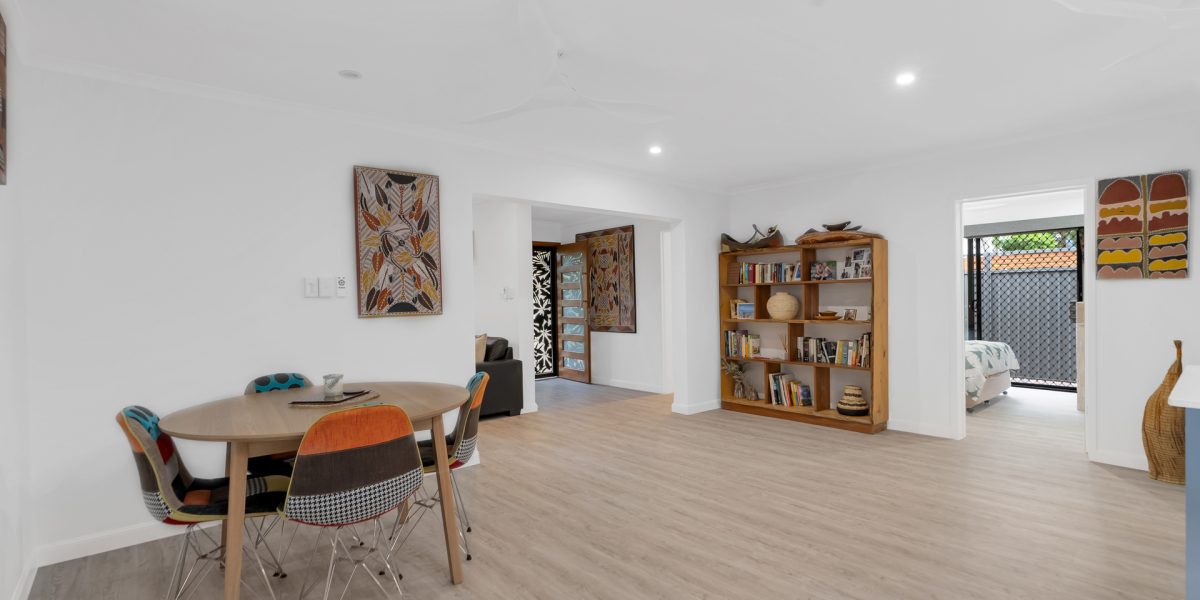 21 Maple Street, Holloways Beach, QLD 4878 AUS