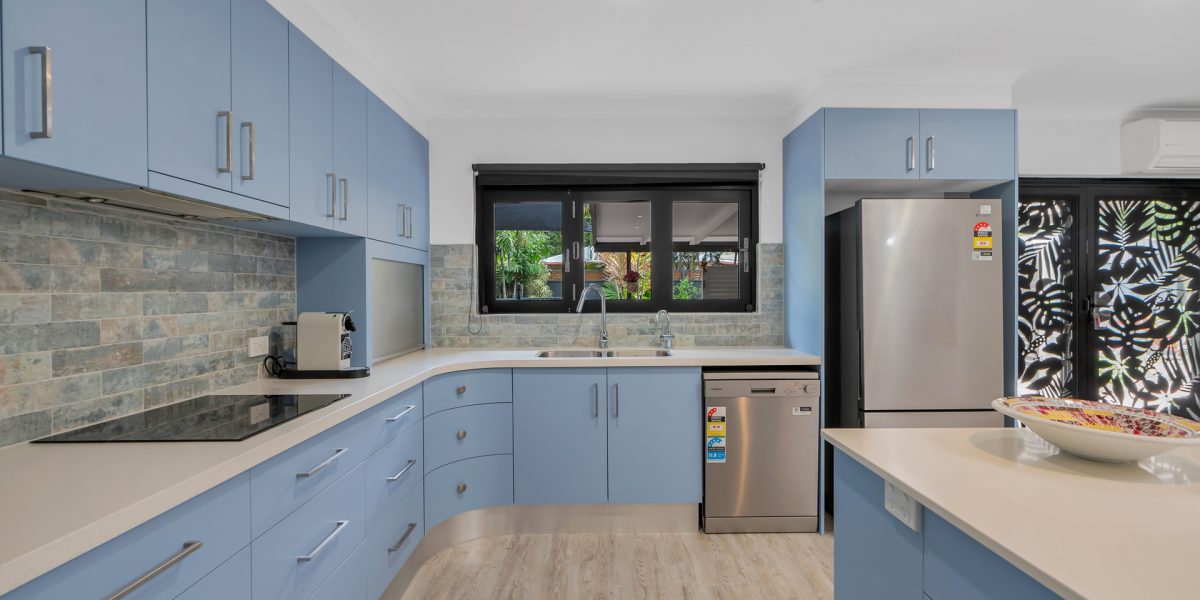 21 Maple Street, Holloways Beach, QLD 4878 AUS