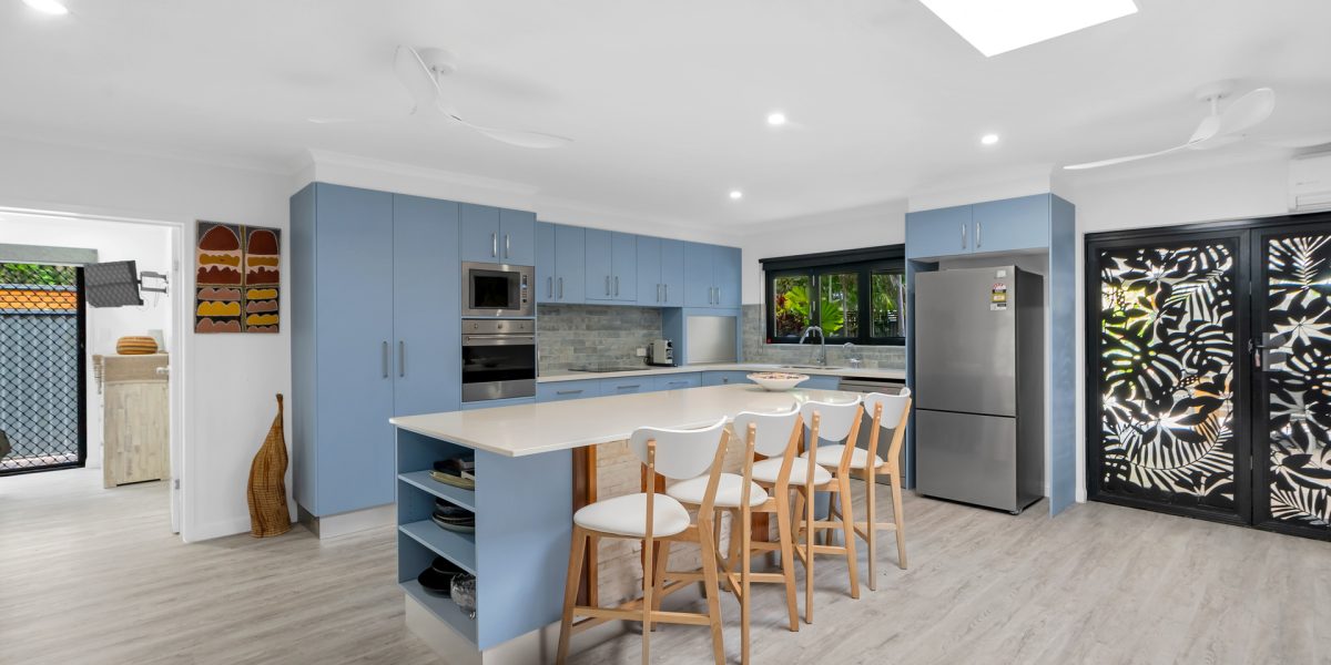 21 Maple Street, Holloways Beach, QLD 4878 AUS