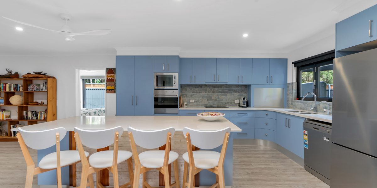 21 Maple Street, Holloways Beach, QLD 4878 AUS
