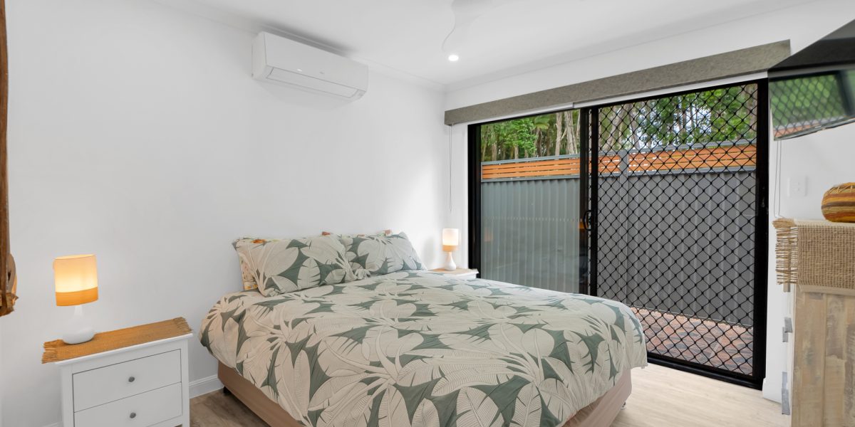 21 Maple Street, Holloways Beach, QLD 4878 AUS