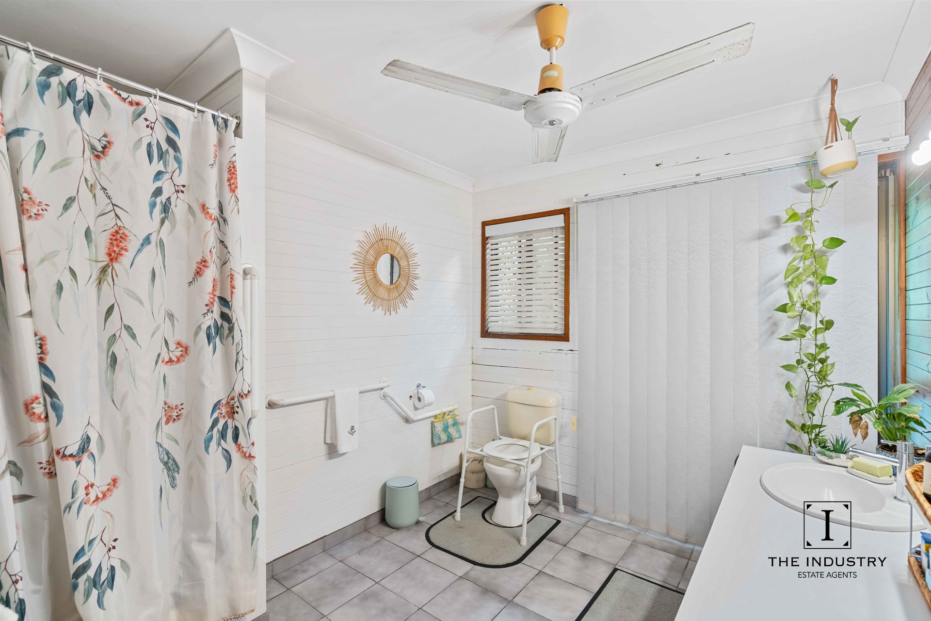 2/35 Caribbean Street, Holloways Beach, QLD 4878 AUS