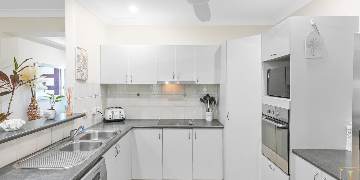 27 Castor Street, Clifton Beach, QLD 4879 AUS