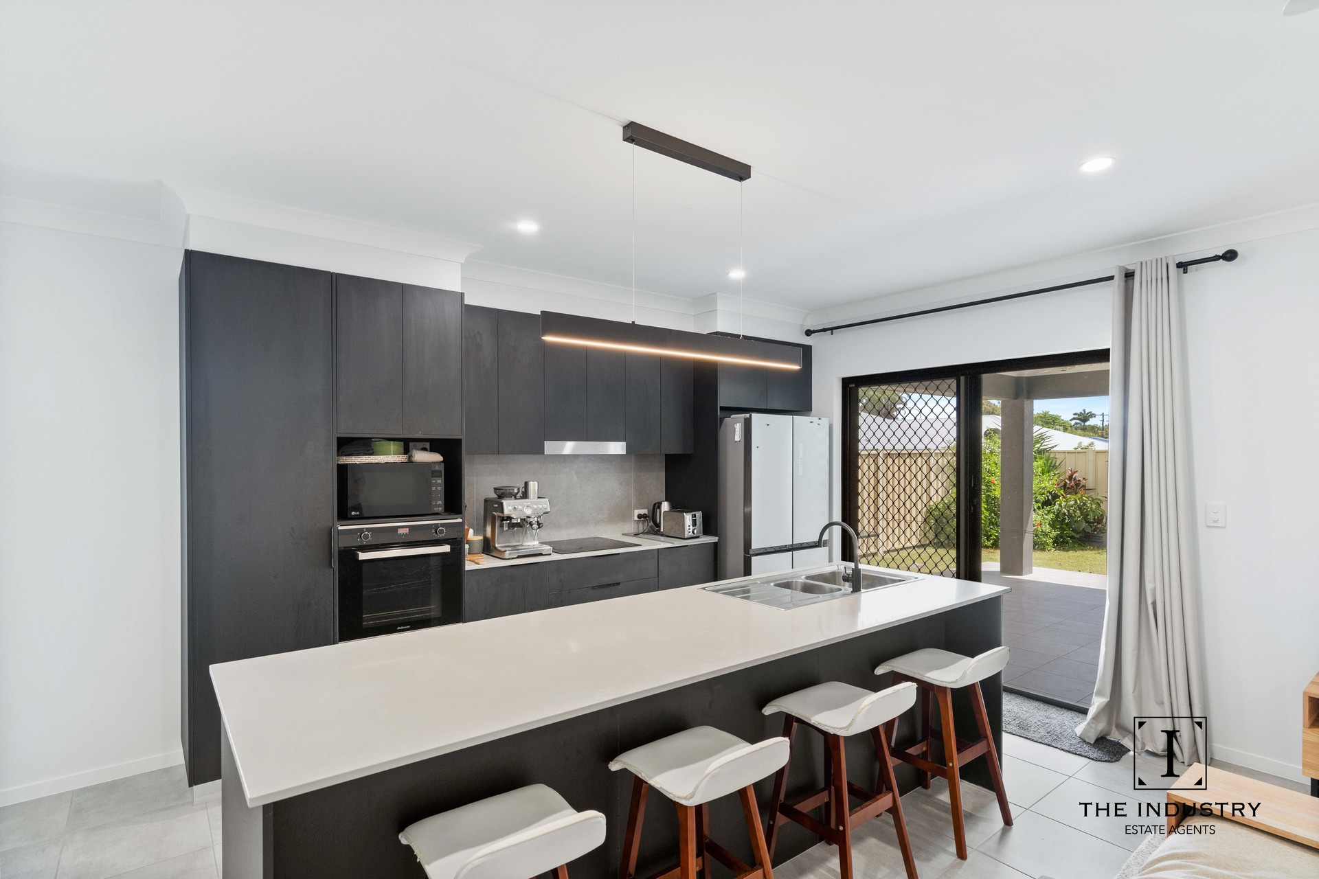 27 Etty Street, Kewarra Beach, QLD 4879 AUS