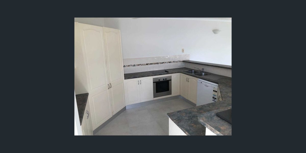 8 Hymes Street, Kanimbla, QLD 4870 AUS