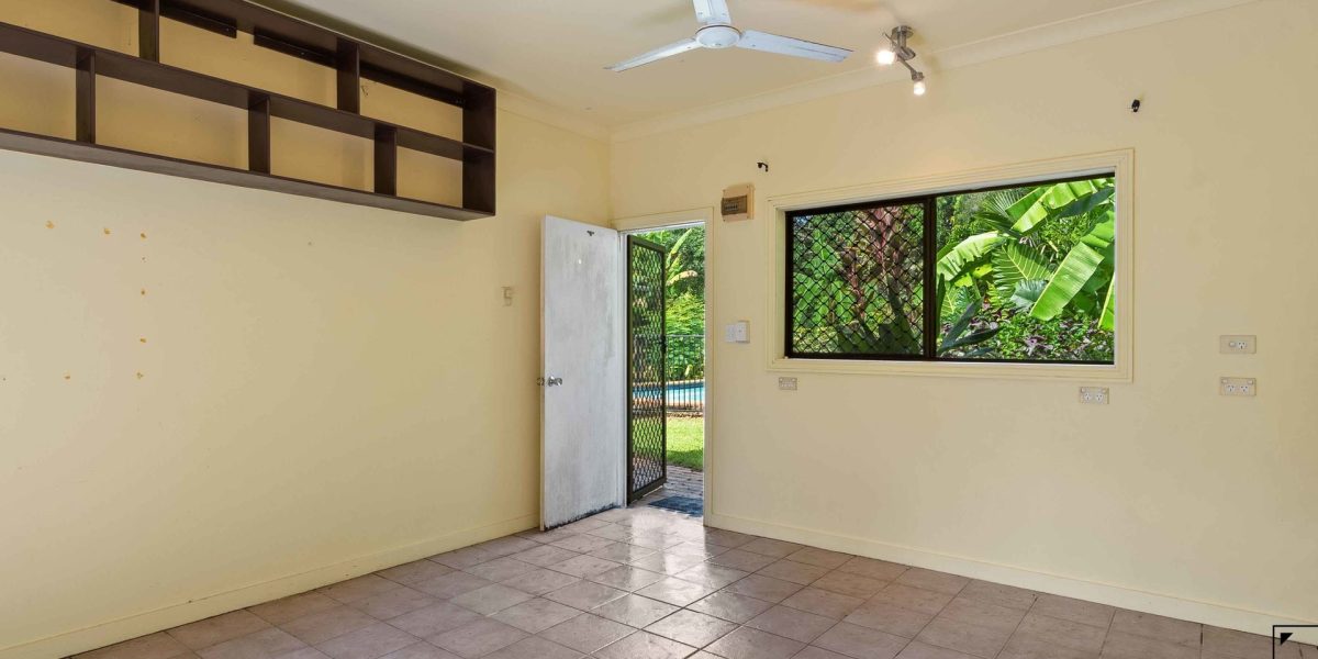 1 Ficus Close, Redlynch, QLD 4870 AUS