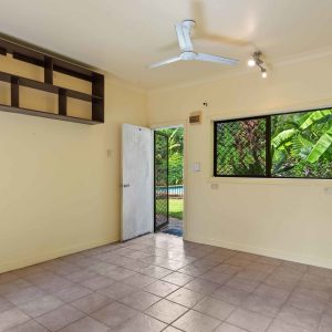 1 Ficus Close, Redlynch, QLD 4870 AUS