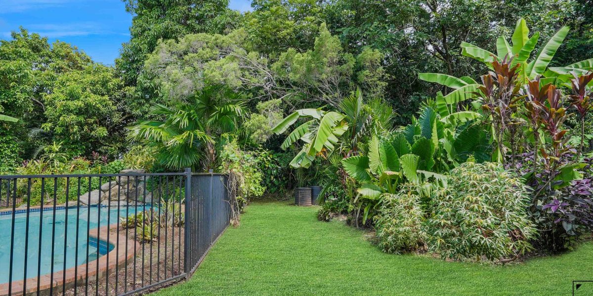 1 Ficus Close, Redlynch, QLD 4870 AUS