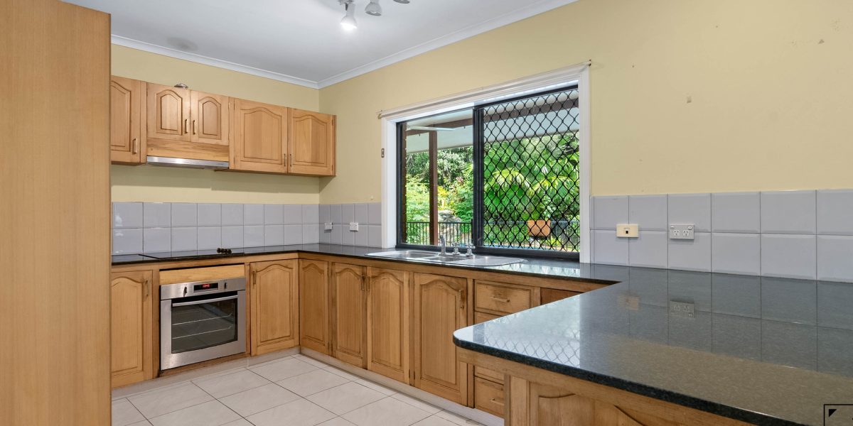 1 Ficus Close, Redlynch, QLD 4870 AUS