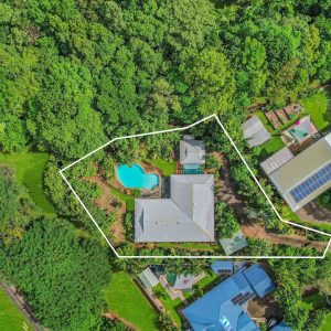 1 Ficus Close, Redlynch, QLD 4870 AUS