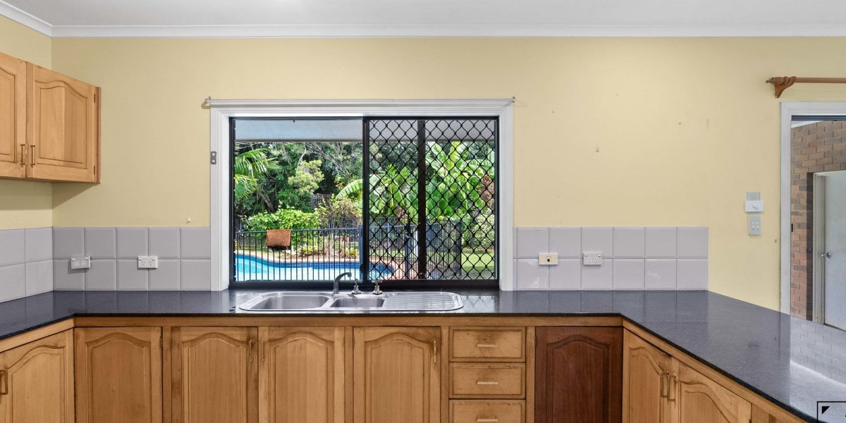 1 Ficus Close, Redlynch, QLD 4870 AUS