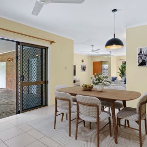 1 Ficus Close, Redlynch, QLD 4870 AUS