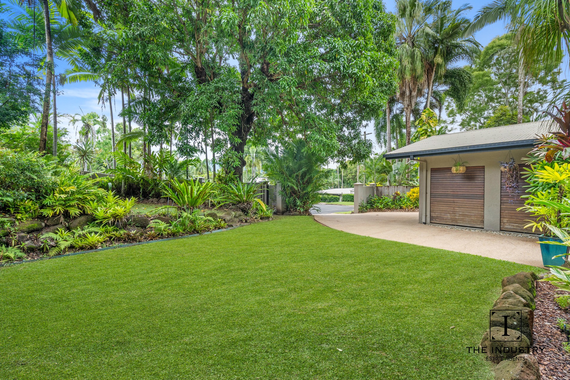 16 Trinidad Close, Trinity Beach, QLD 4879 AUS