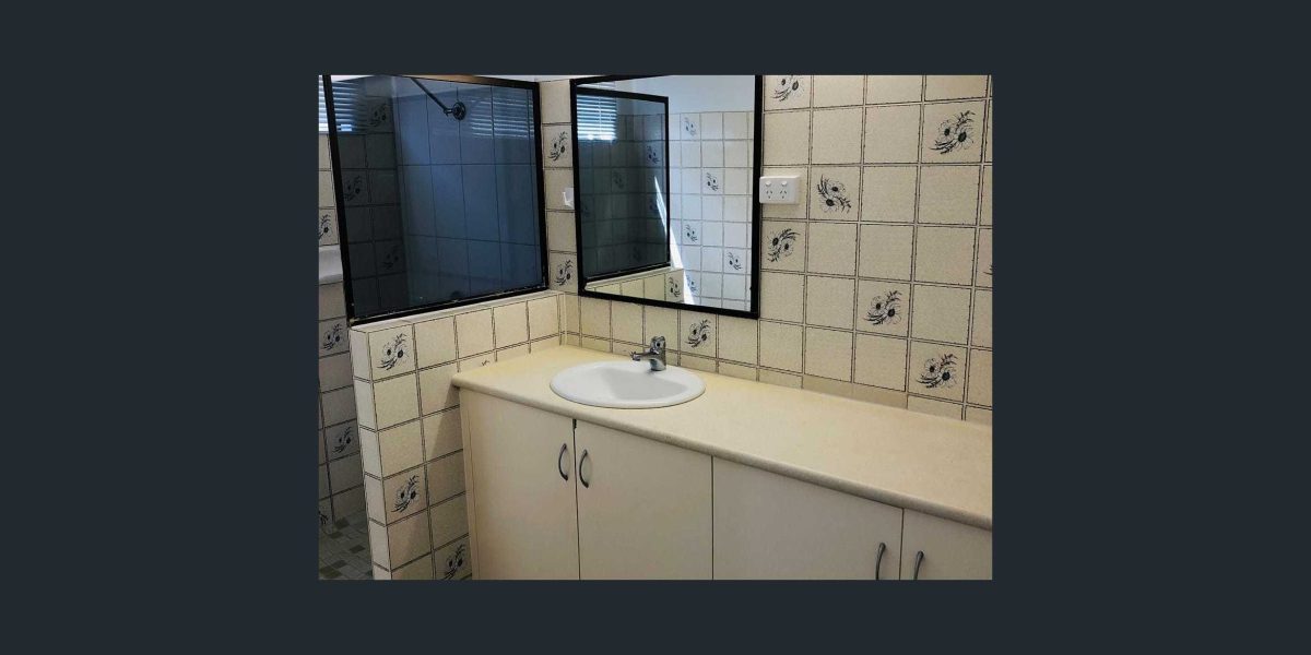 2/19 Pioneer Street, Manoora, QLD 4870 AUS