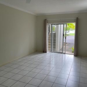 1/9 Ingham Court, Mooroobool, QLD 4870 AUS
