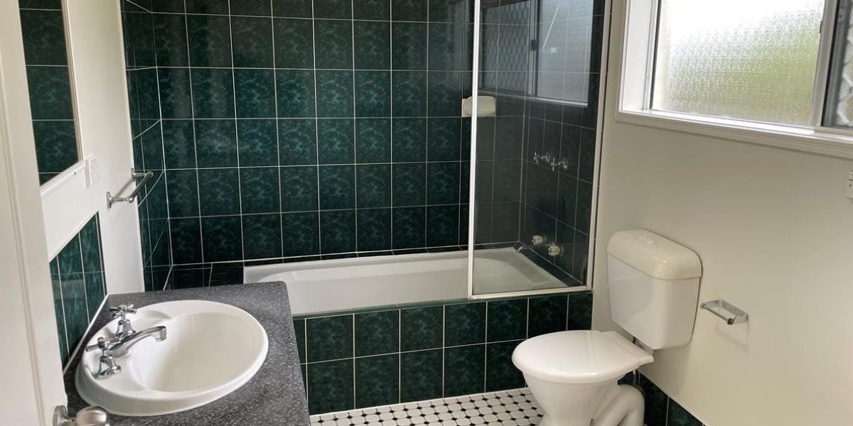 1/9 Ingham Court, Mooroobool, QLD 4870 AUS