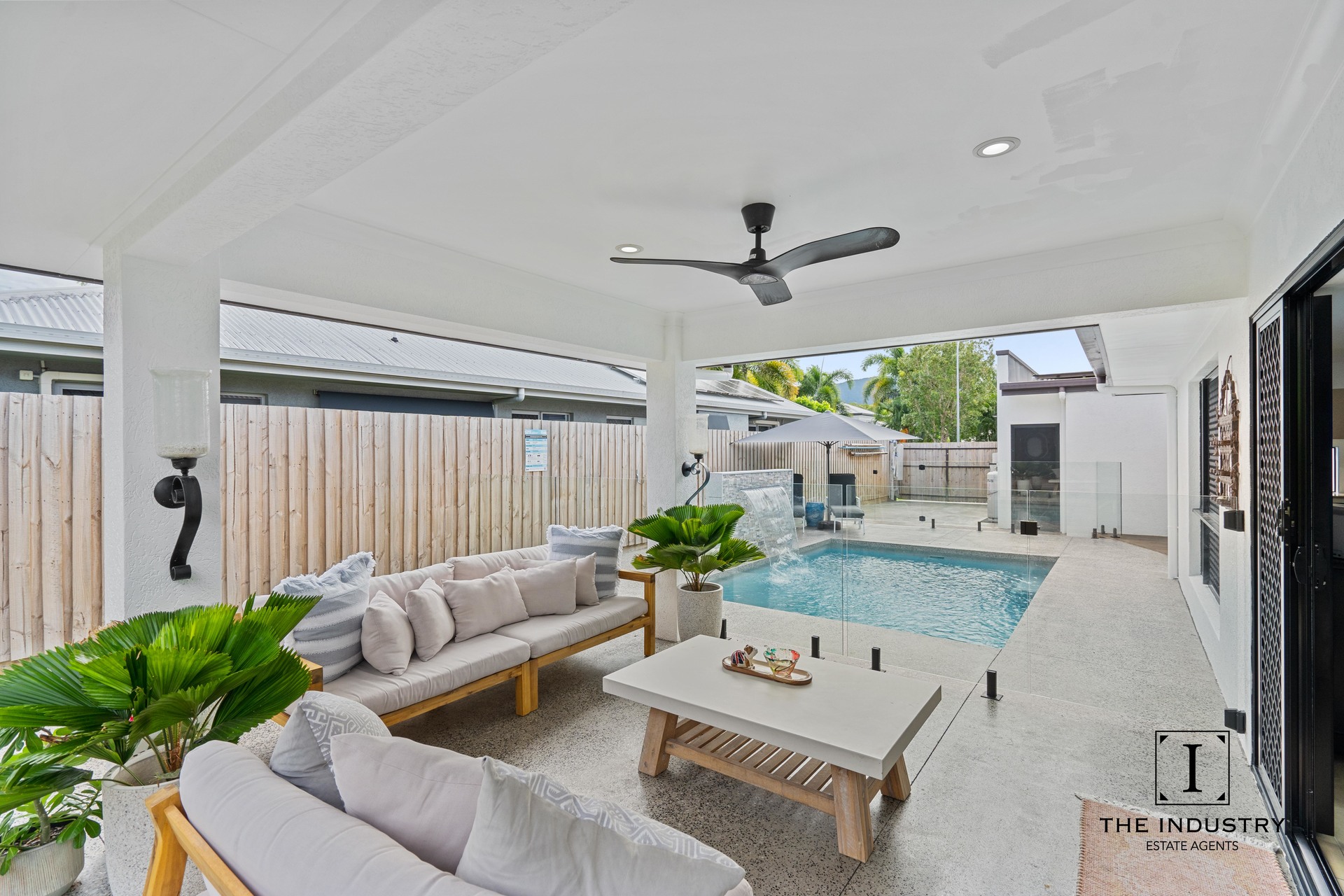 1 Como Close, Kewarra Beach, QLD 4879 AUS