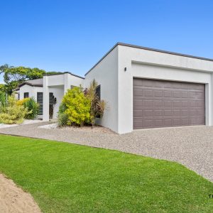 1 Como Close, Kewarra Beach, QLD 4879 AUS