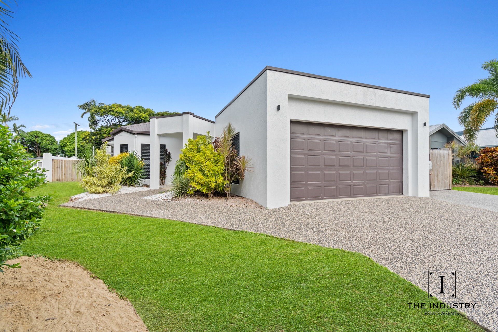 1 Como Close, Kewarra Beach, QLD 4879 AUS