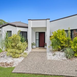 1 Como Close, Kewarra Beach, QLD 4879 AUS