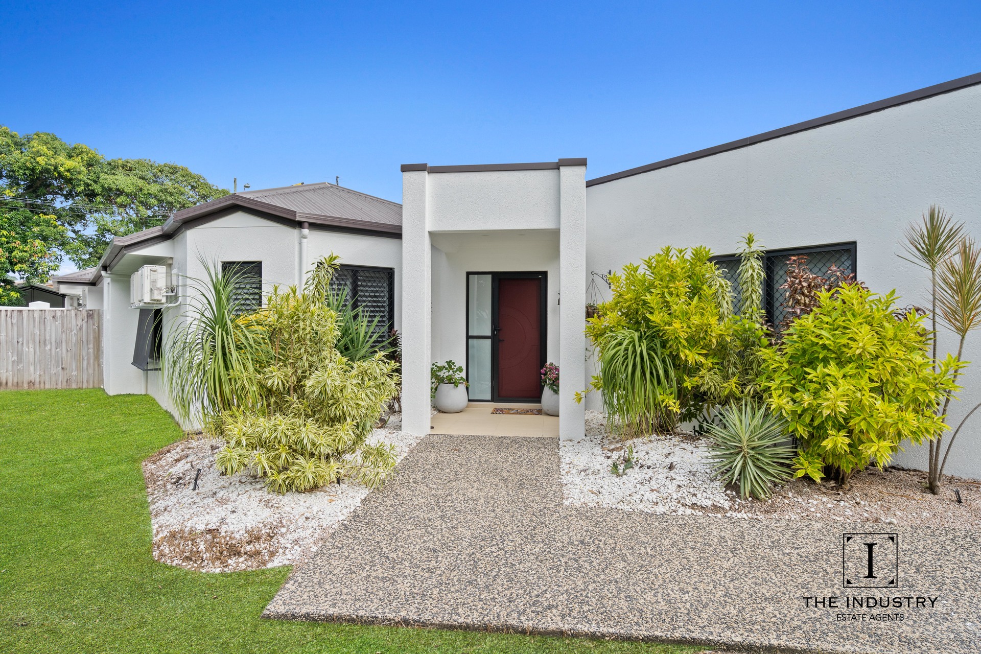 1 Como Close, Kewarra Beach, QLD 4879 AUS