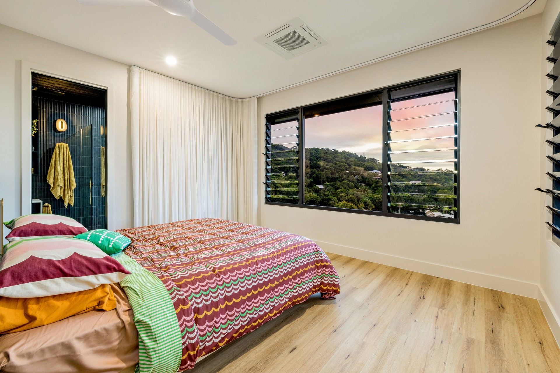 254 Toogood Road, Bayview Heights, QLD 4868 AUS