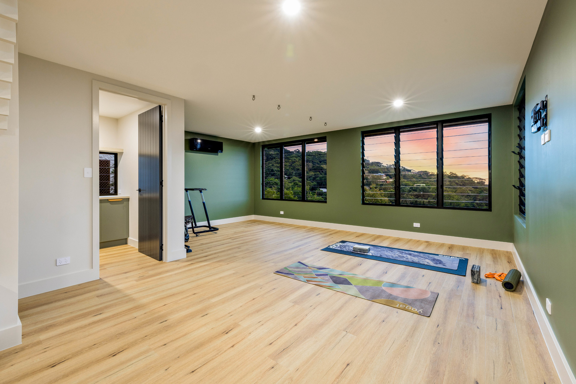 254 Toogood Road, Bayview Heights, QLD 4868 AUS