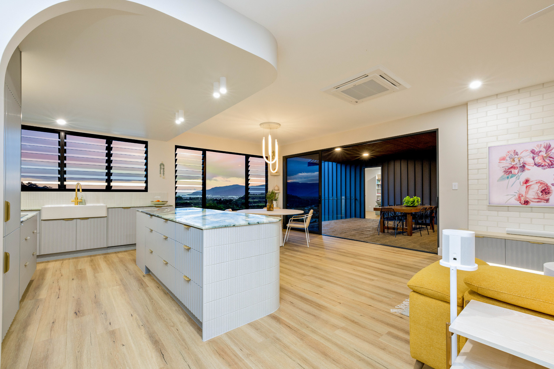 254 Toogood Road, Bayview Heights, QLD 4868 AUS