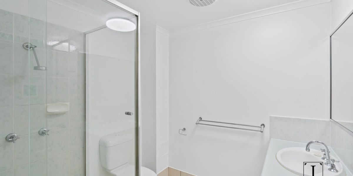 13/77-81 Pease Street, Manoora, QLD 4870 AUS