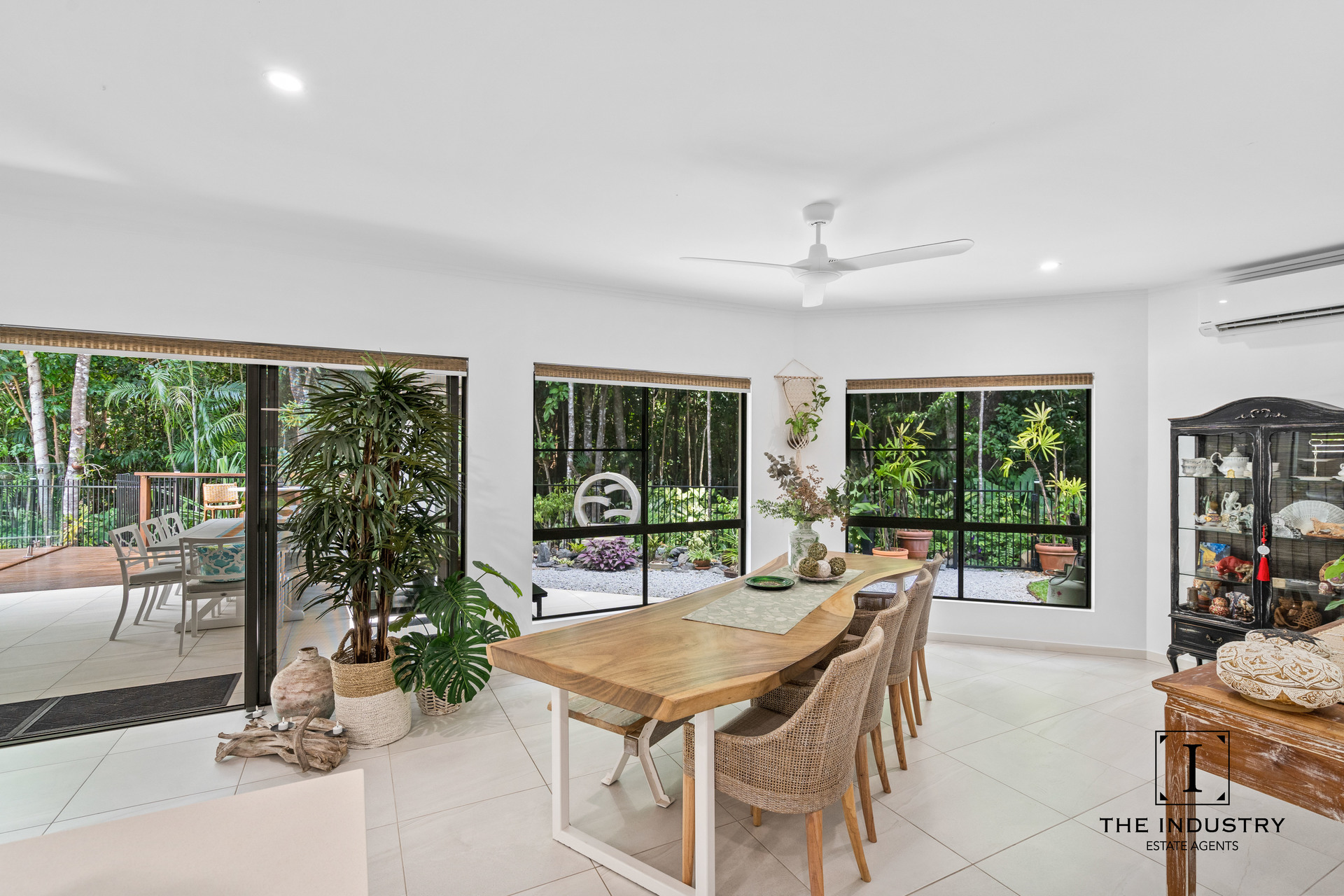 1 Flow Close, Trinity Beach, QLD 4879 AUS