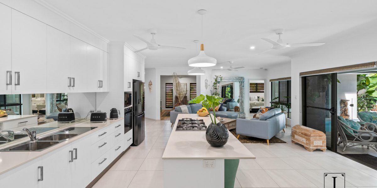 1 Flow Close, Trinity Beach, QLD 4879 AUS