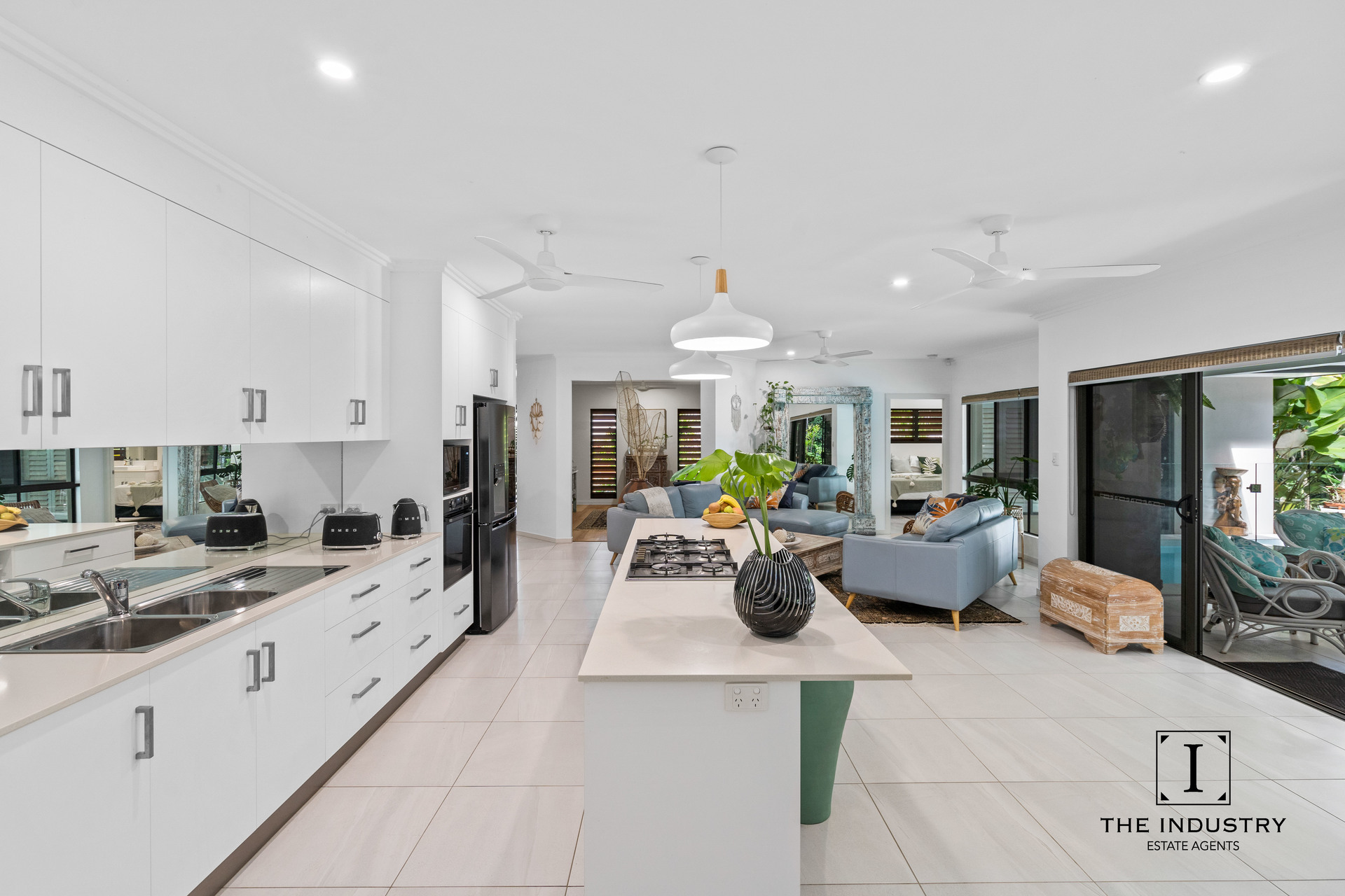 1 Flow Close, Trinity Beach, QLD 4879 AUS