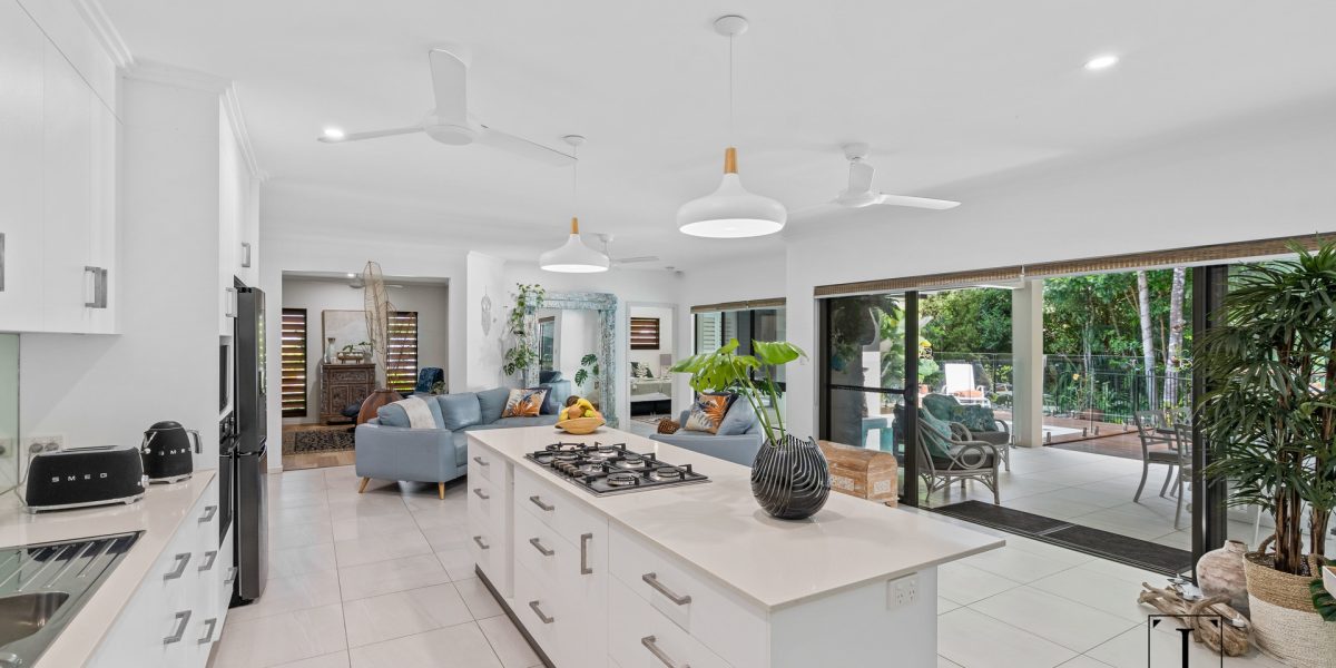 1 Flow Close, Trinity Beach, QLD 4879 AUS