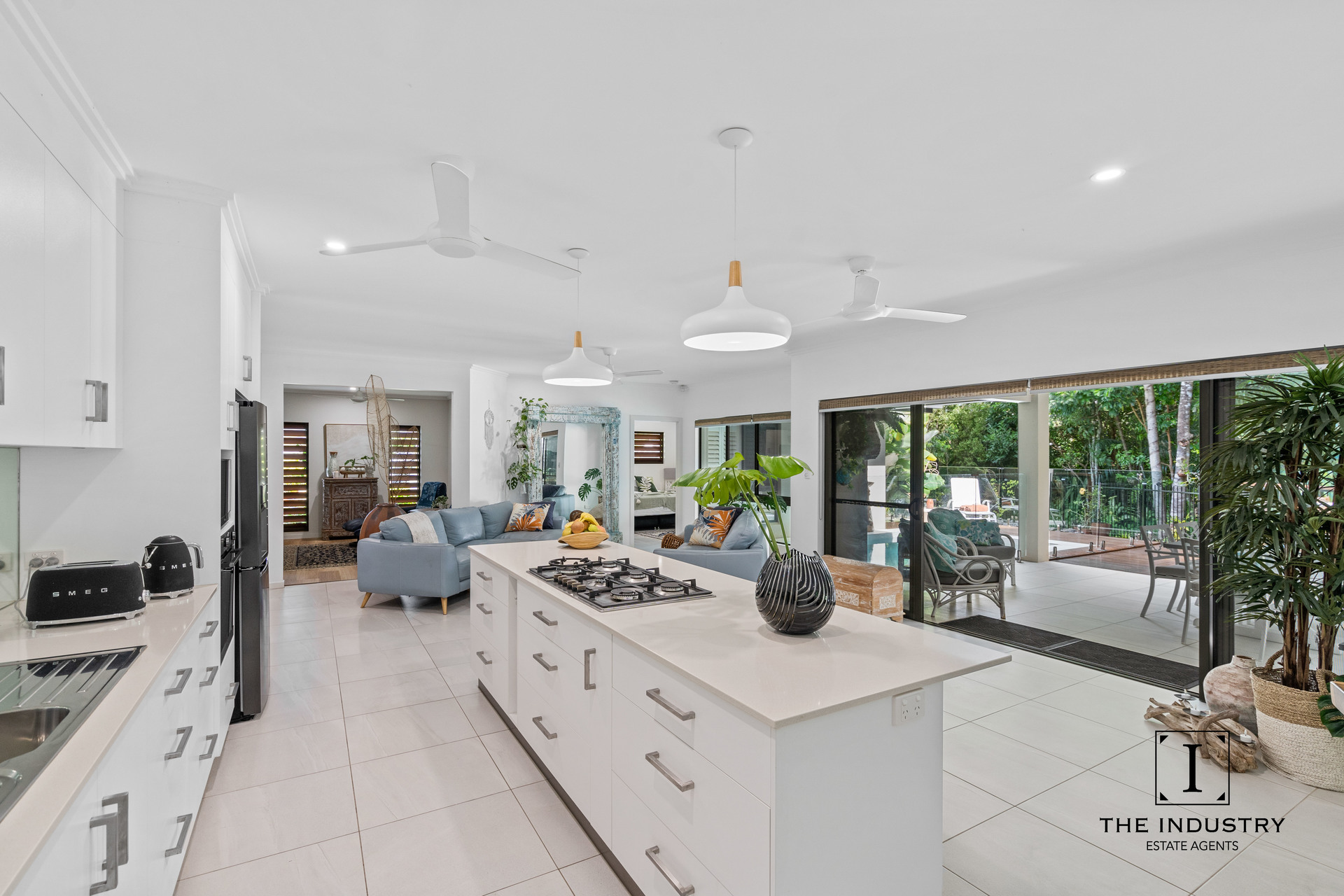 1 Flow Close, Trinity Beach, QLD 4879 AUS