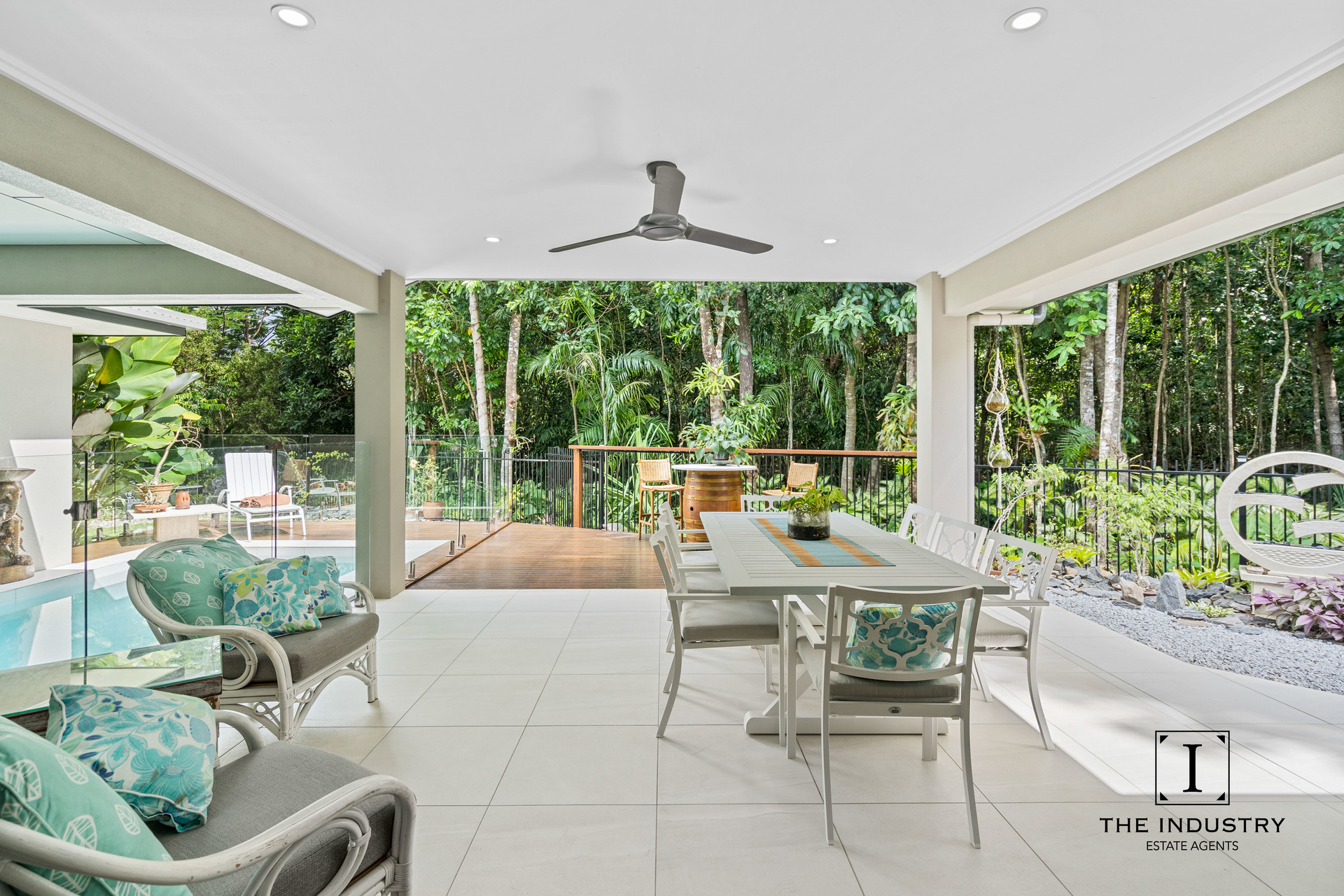 1 Flow Close, Trinity Beach, QLD 4879 AUS