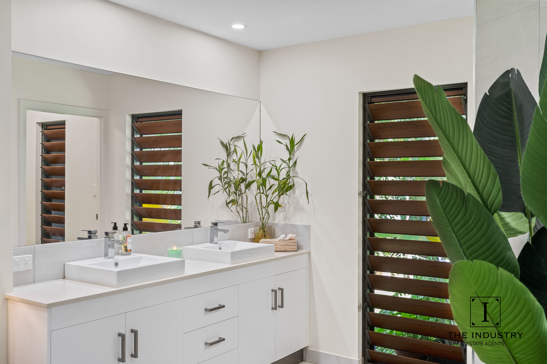 1 Flow Close, Trinity Beach, QLD 4879 AUS