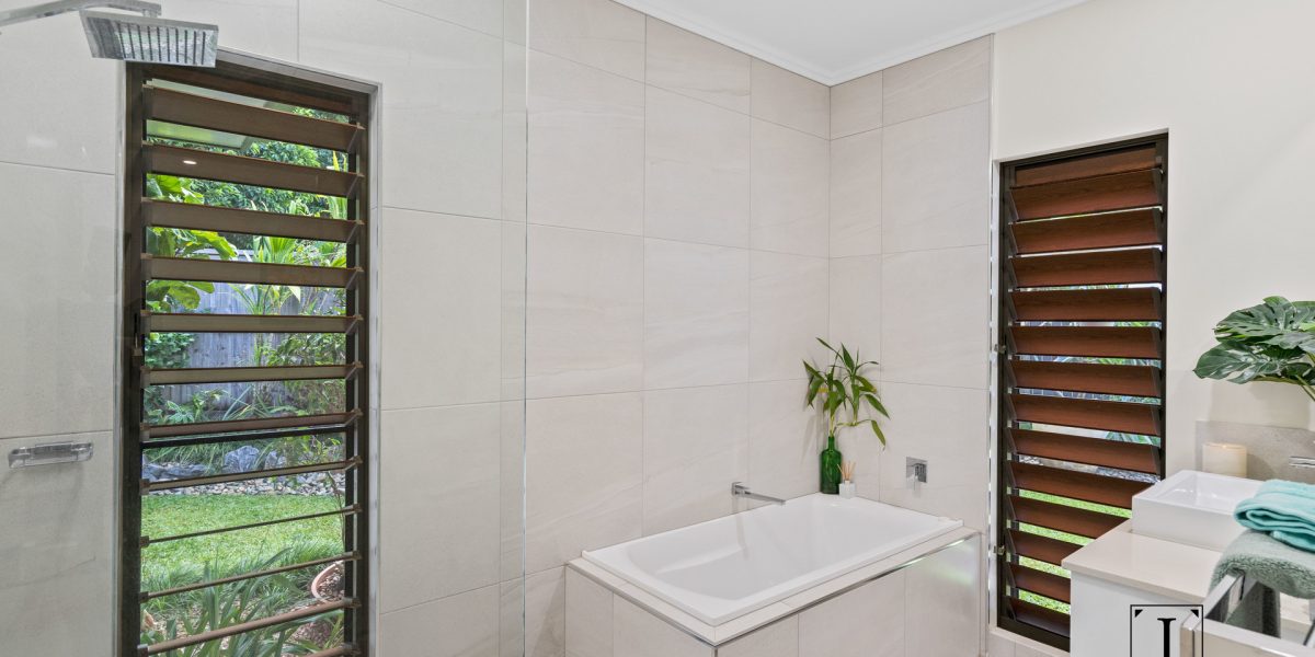 1 Flow Close, Trinity Beach, QLD 4879 AUS