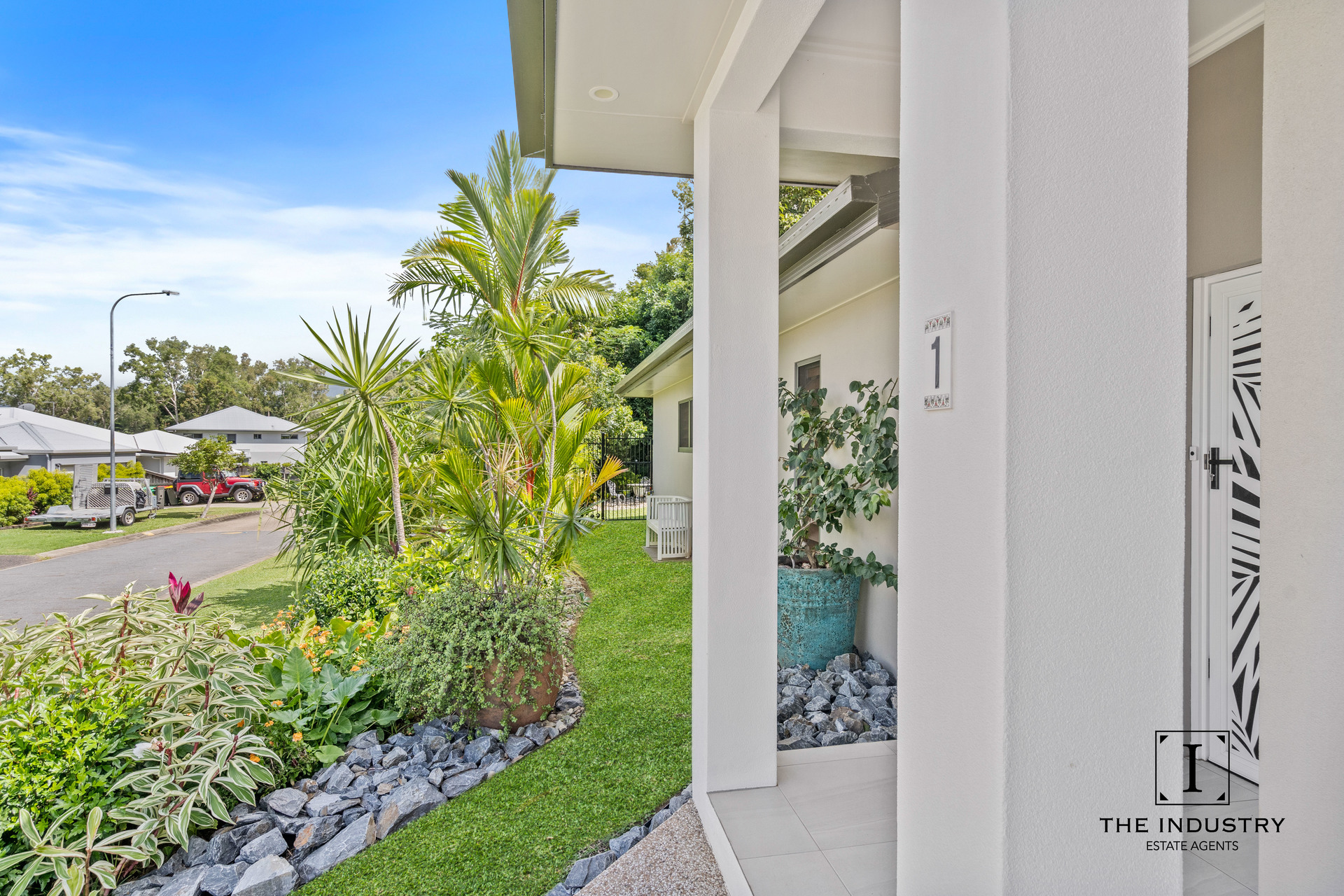 1 Flow Close, Trinity Beach, QLD 4879 AUS