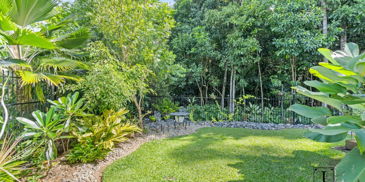 1 Flow Close, Trinity Beach, QLD 4879 AUS