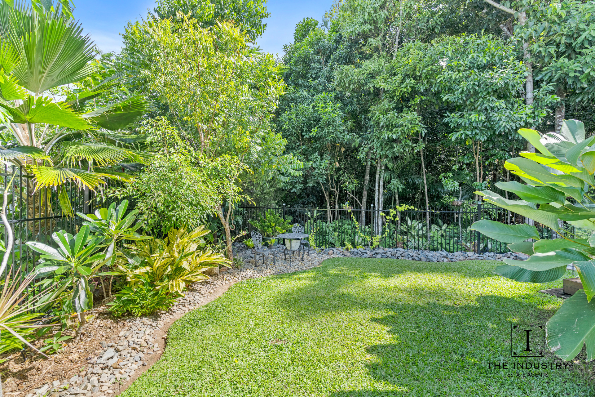 1 Flow Close, Trinity Beach, QLD 4879 AUS
