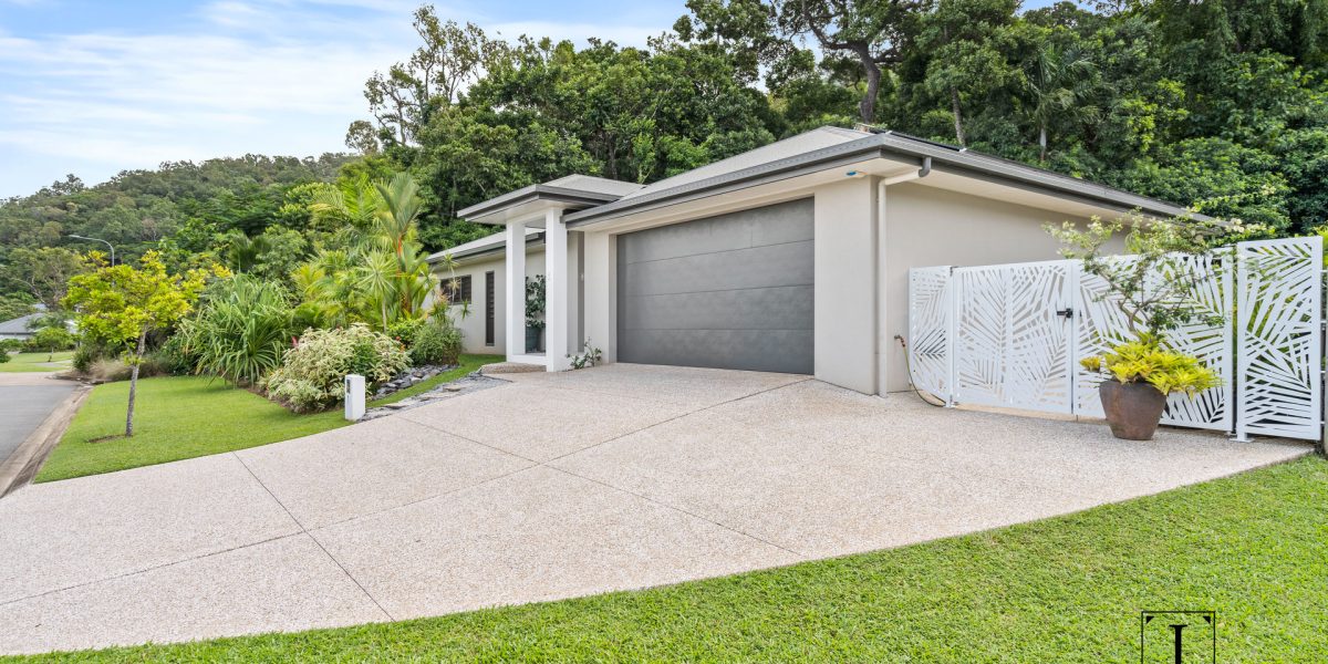 1 Flow Close, Trinity Beach, QLD 4879 AUS