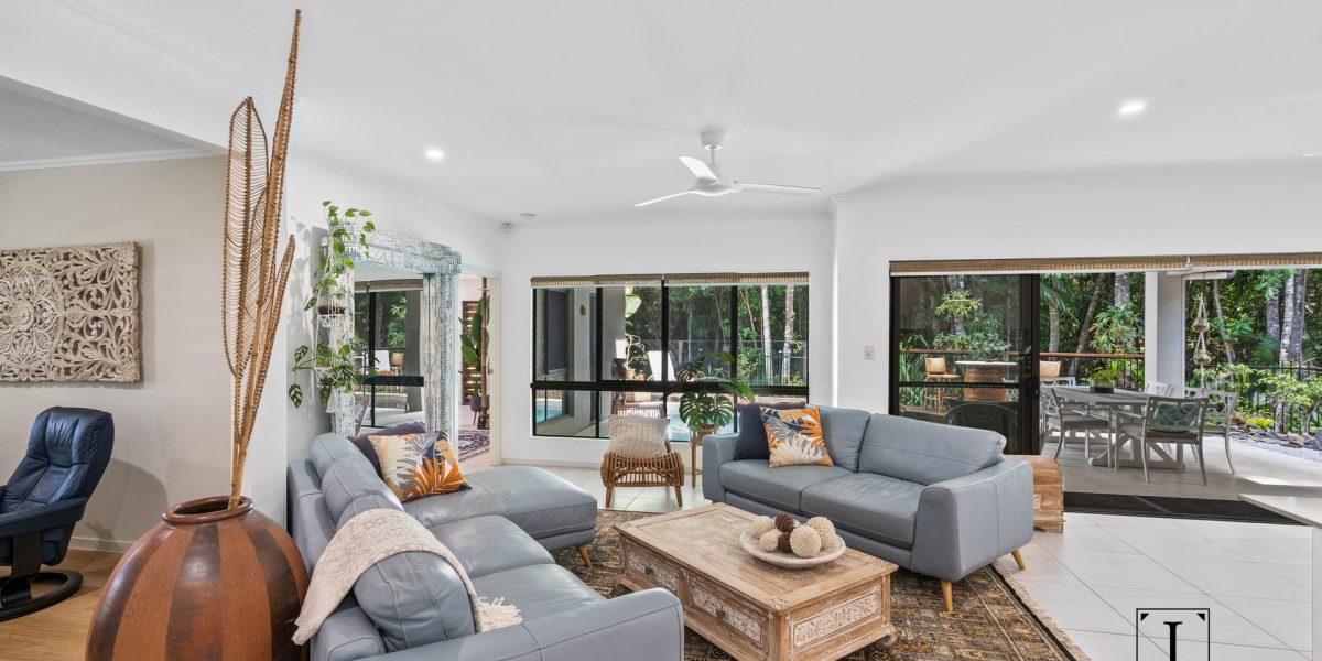 1 Flow Close, Trinity Beach, QLD 4879 AUS