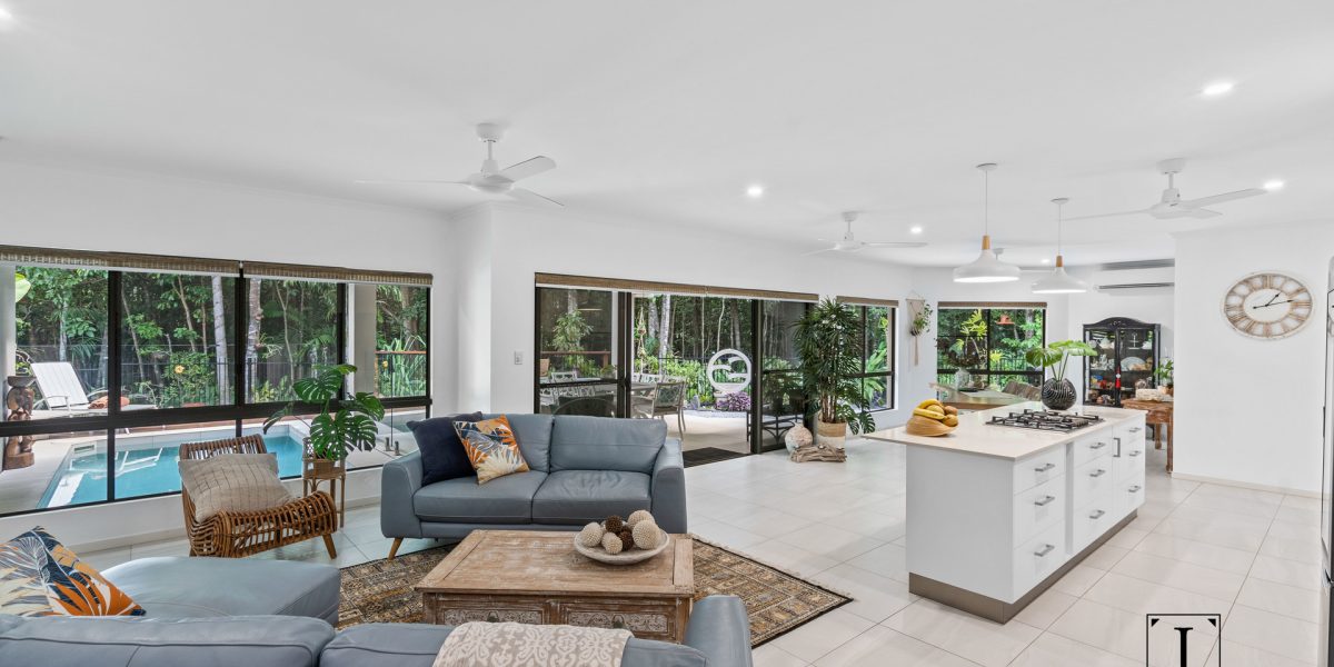 1 Flow Close, Trinity Beach, QLD 4879 AUS