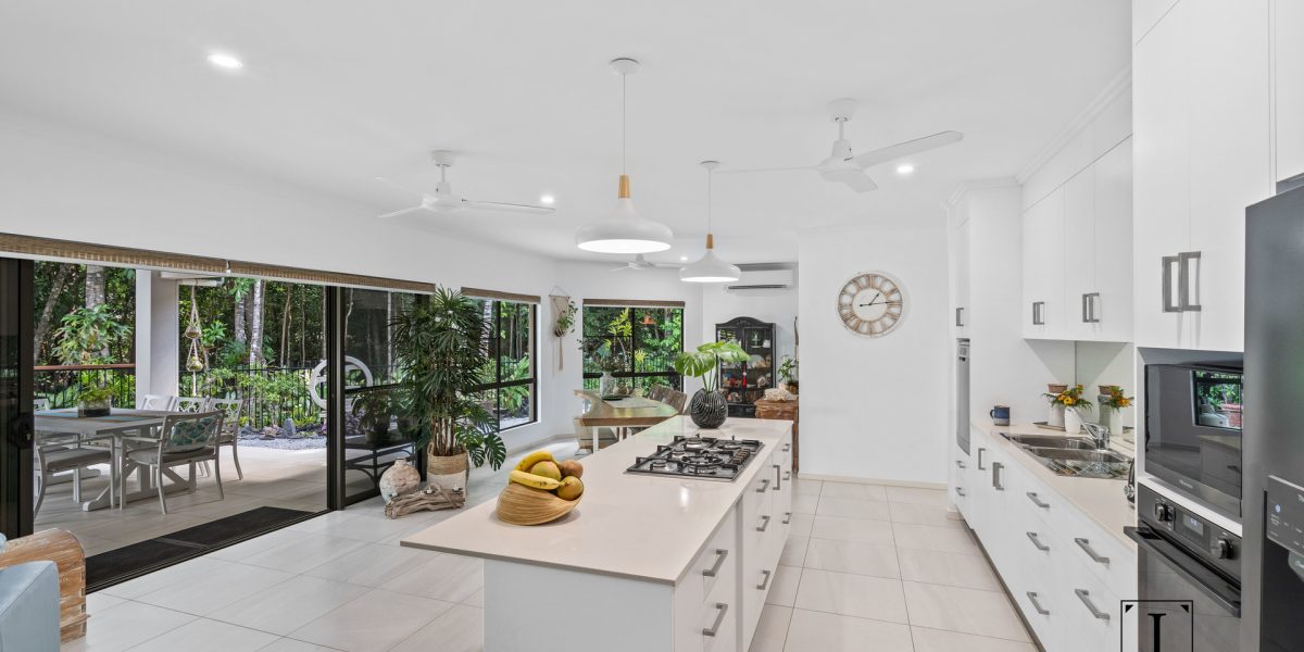 1 Flow Close, Trinity Beach, QLD 4879 AUS