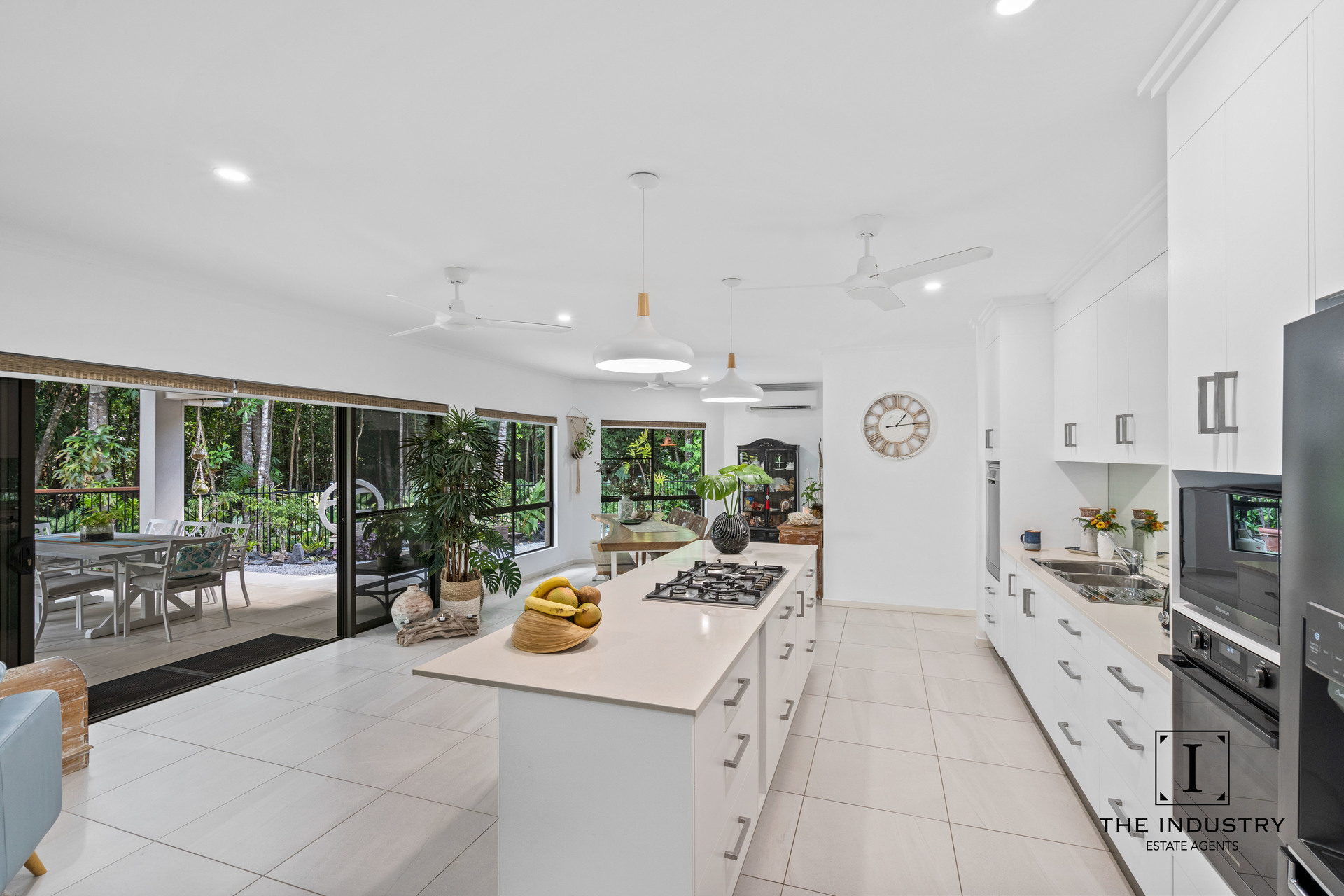 1 Flow Close, Trinity Beach, QLD 4879 AUS