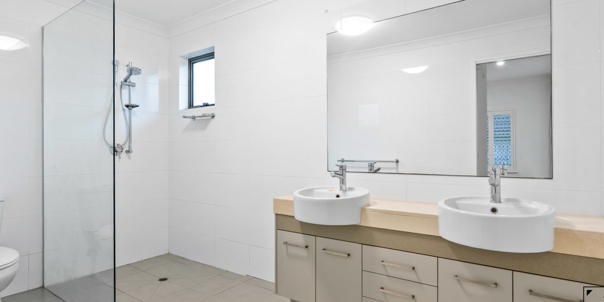 9 McAlister Avenue, Kewarra Beach, QLD 4879 AUS