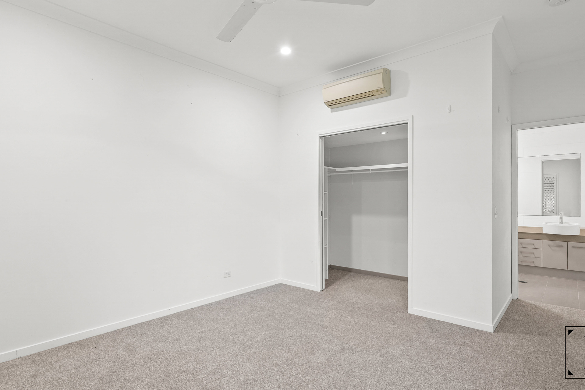 9 McAlister Avenue, Kewarra Beach, QLD 4879 AUS