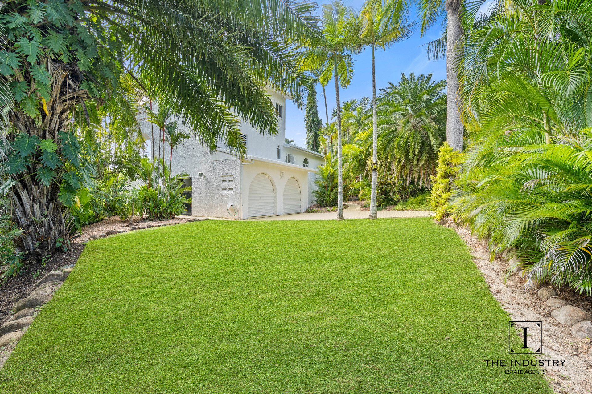 9-11 Wakunai Close, Trinity Beach, QLD 4879 AUS